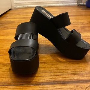 Steve Madden dual strap flatform sandals